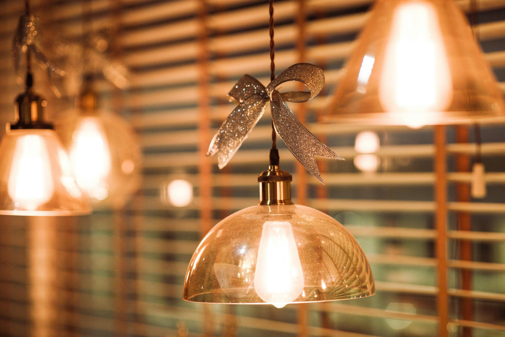 Типи освітлення в інтер’єрі: як “збирають” простір світлом